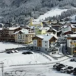 Ξενοδοχείο Garni Helvetia Ισγκλ