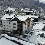 Garni Helvetia 3* Ισγκλ