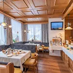 Garni Helvetia Ξενοδοχείο 3*
