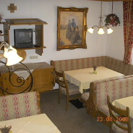 Ξενοδοχείο Garni Helvetia Ισγκλ