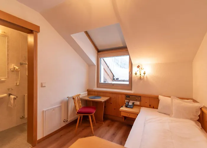 Garni Helvetia Отель