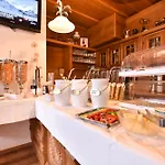 Hotell Garni Helvetia 3*