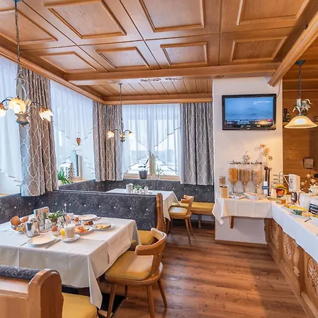 Garni Helvetia Hotell 3*